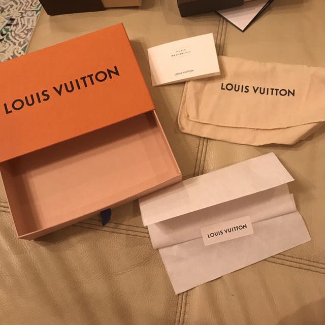 LOUIS VUITTON - ルイヴィトン 空箱 紙袋 リボン付きですの通販 by sunny｜ルイヴィトンならラクマ