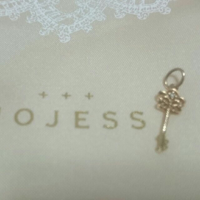 NOJESS(ノジェス)のNOJESS ダイヤモンド付 鍵モチーフペンダントチャーム レディースのアクセサリー(チャーム)の商品写真