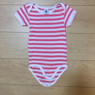 プチバトー(PETIT BATEAU)のプチバトー  ロンパース  86センチ  ピンクボーダー(ロンパース)