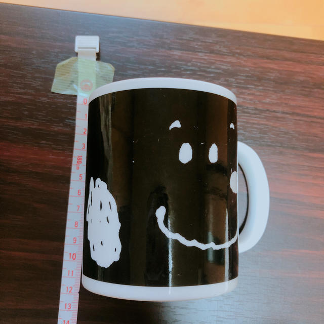 SNOOPY(スヌーピー)の黒スヌーピーマグカップ インテリア/住まい/日用品のキッチン/食器(グラス/カップ)の商品写真