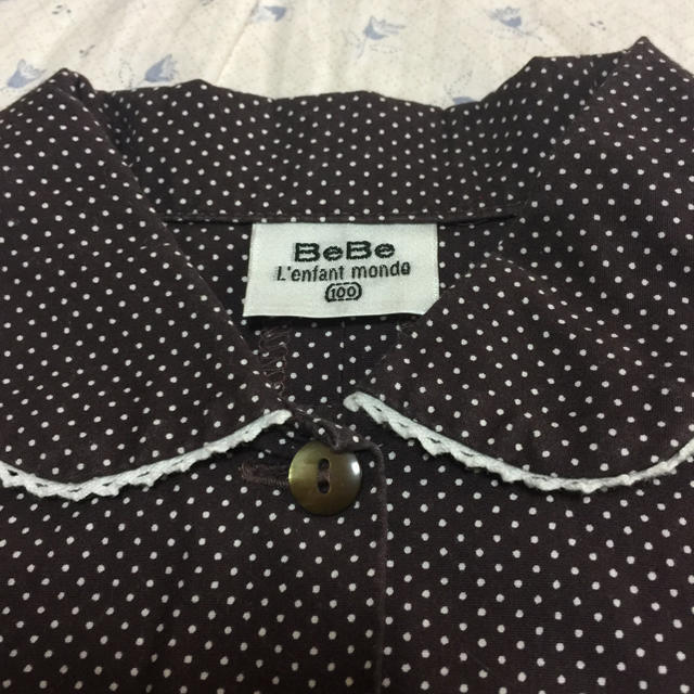 BeBe(ベベ)の美品 BeBe 百貨店購入 100㎝ 夏服 コットン シャツワンピース キッズ/ベビー/マタニティのキッズ服女の子用(90cm~)(ワンピース)の商品写真