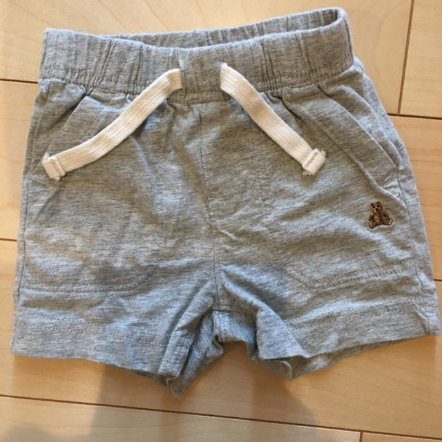 babyGAP(ベビーギャップ)のbaby Gap グレー ショートパンツ 70 キッズ/ベビー/マタニティのベビー服(~85cm)(パンツ)の商品写真