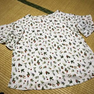 ショコラフィネローブ(chocol raffine robe)の花柄シャツ(カットソー(半袖/袖なし))