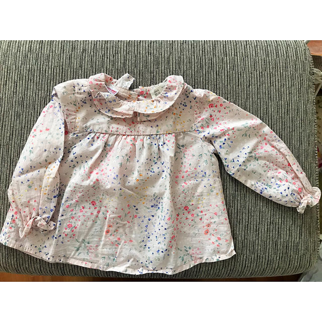 ZARA KIDS(ザラキッズ)のザラベビー  74  花柄 ブラウス キッズ/ベビー/マタニティのベビー服(~85cm)(シャツ/カットソー)の商品写真