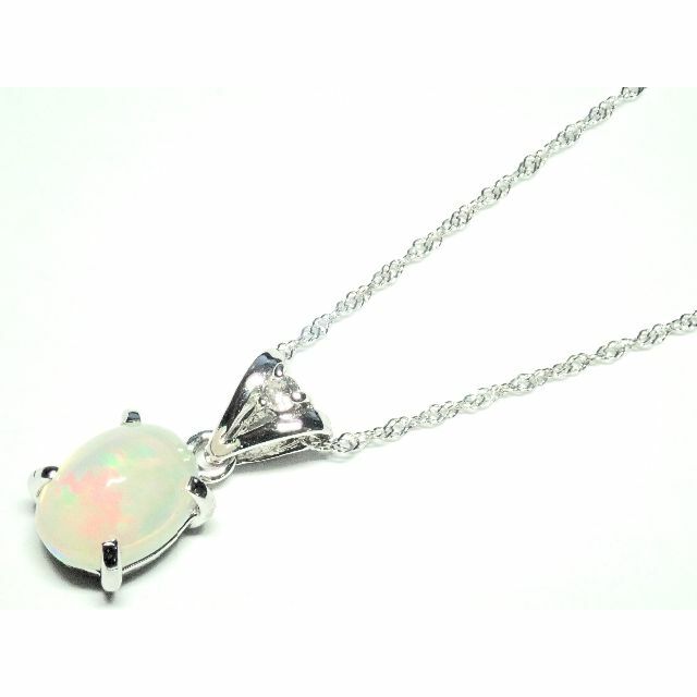 058.K18WG ネックレス オパール 0.83ct 42.5cmネックレス