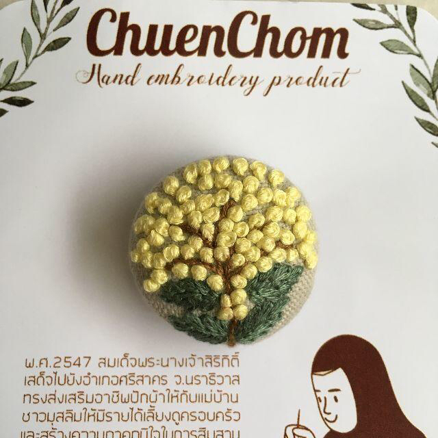 刺繍ブローチ ミモザ ハンドメイド Chuenchom 可愛い レディースのアクセサリー(ブローチ/コサージュ)の商品写真