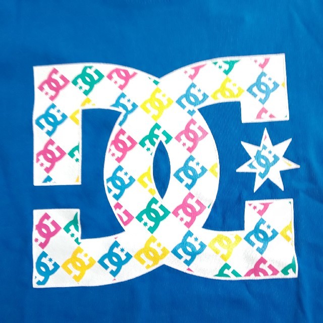 DC(ディーシー)のDC カラフルロゴ半袖Tシャツ#ﾀｸﾞ付未使用 キッズ/ベビー/マタニティのキッズ服男の子用(90cm~)(Tシャツ/カットソー)の商品写真