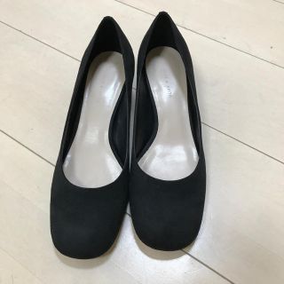 チャールズアンドキース(Charles and Keith)の黒スエードパンプス(ハイヒール/パンプス)