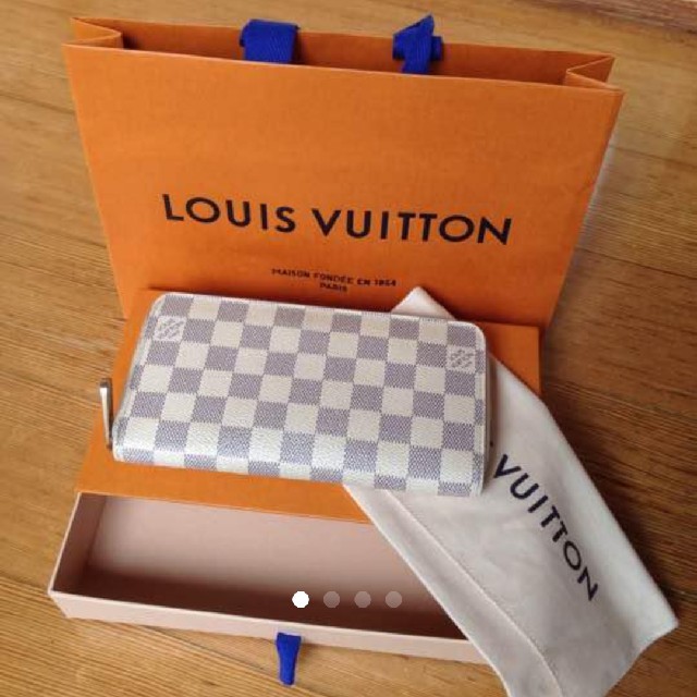 シャネル バッグ 中古 激安 amazon / LOUIS VUITTON - LOUIS VUITTON アズール ジッピー ウォレットの通販 by しょー's shop｜ルイヴィトンならラクマ