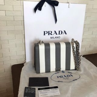 プラダ(PRADA)の【タイムセール！新品！送料こみ】PRADA ショルダーバック(ショルダーバッグ)