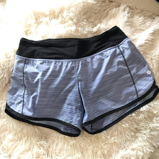 lululemon(ルルレモン)のルルレモン  lululemon  サイズ4 レディースのパンツ(ショートパンツ)の商品写真