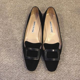 マノロブラニク(MANOLO BLAHNIK)のマロノブラニク 黒スエード フラット(ローファー/革靴)