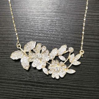 クレアーズ(claire's)の新品送料込！クレアーズ ラインストーン お花のキラキラネックレス(ネックレス)