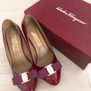 FERRAGAMO(靴/シューズ ・ レッド/赤色系)のフリマアイテム一覧 FERRAGAMO(靴/シューズ ・ レッド/赤色系)のフリマアイテム一覧