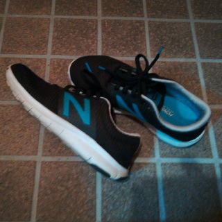 ニューバランス(New Balance)のニューバランス　黒✕水色　(スニーカー)