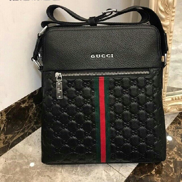 Gucci - GUCCIメンズ　ショルダーバッグ
の通販 by 大野和花
's shop｜グッチならラクマ