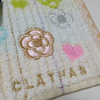 クレイサス(CLATHAS)の【新品】CLATHAS タオルハンカチ クレイサス カメリア刺繍(ハンカチ)