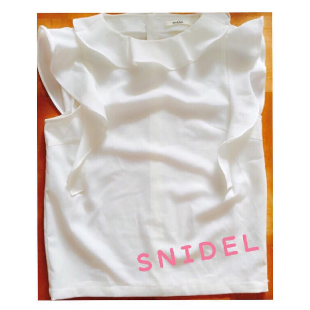 SNIDEL(スナイデル)のフリルトップス レディースのトップス(シャツ/ブラウス(半袖/袖なし))の商品写真