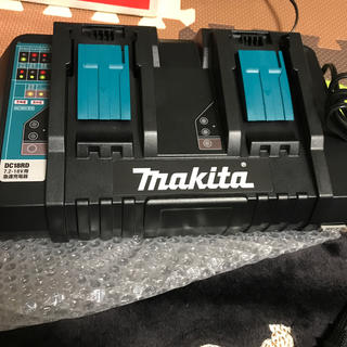 マキタ(Makita)のマキタ2口急速充電器 DC18RD 新品未使用(工具/メンテナンス)