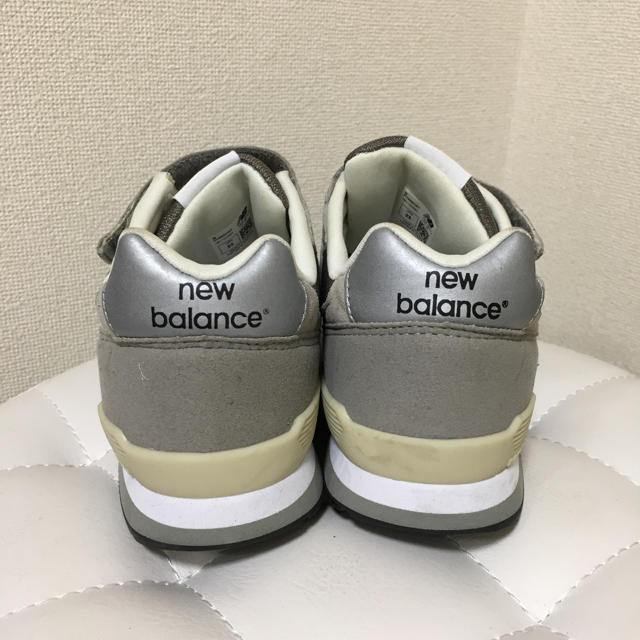 New Balance(ニューバランス)のnew balance 23cm 子どもkids スニーカー グレー キッズ/ベビー/マタニティのキッズ靴/シューズ(15cm~)(スニーカー)の商品写真