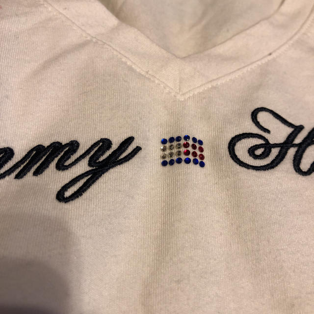 TOMMY HILFIGER(トミーヒルフィガー)のTOMMY HILFIGER Tシャツストーン有 レディースのトップス(Tシャツ(半袖/袖なし))の商品写真