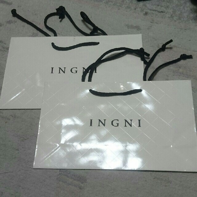 INGNI(イング)の☆★☆ INGNI 紙袋 ２つ☆★☆ レディースのバッグ(ショップ袋)の商品写真