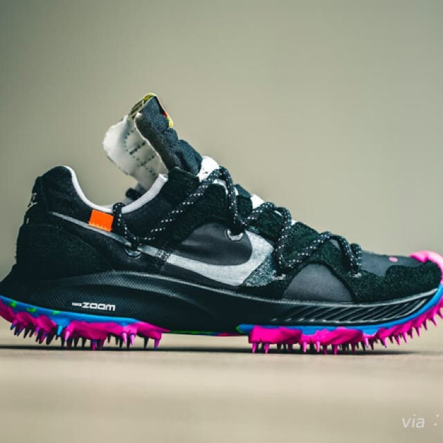 OFF-WHITE(オフホワイト)のNIKE off-white ZOOM TERRA KIGER 5 BK メンズの靴/シューズ(スニーカー)の商品写真