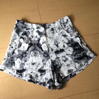 トップショップ(TOPSHOP)のTOPSHOPの花柄ショートパンツ(ショートパンツ)