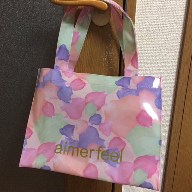 aimer feel(エメフィール)の未使用 エメフィール ビニールバッグ レディースのバッグ(トートバッグ)の商品写真