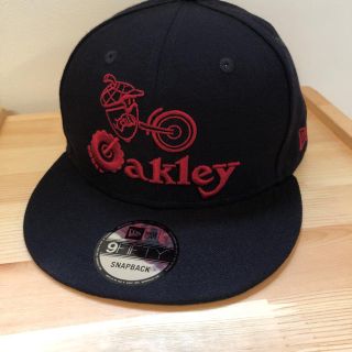 オークリー(Oakley)のレア  オークリー   ✖︎  ニューエラ  コラボ  キャップ(キャップ)