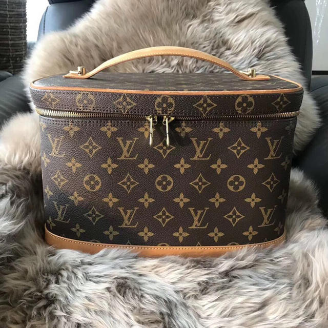 チュードル バッグ 偽物 - LOUIS VUITTON - ルイヴィトン ショルダーバッグ モノグラム 化粧バックの通販 by Takara's shop｜ルイヴィトンならラクマ