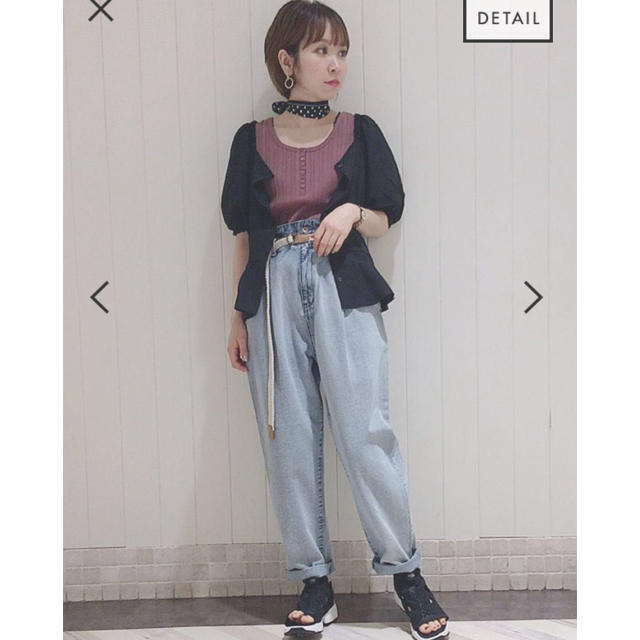 w closet(ダブルクローゼット)のひもベルト付きハイウエストタックマムパンツ レディースのパンツ(デニム/ジーンズ)の商品写真