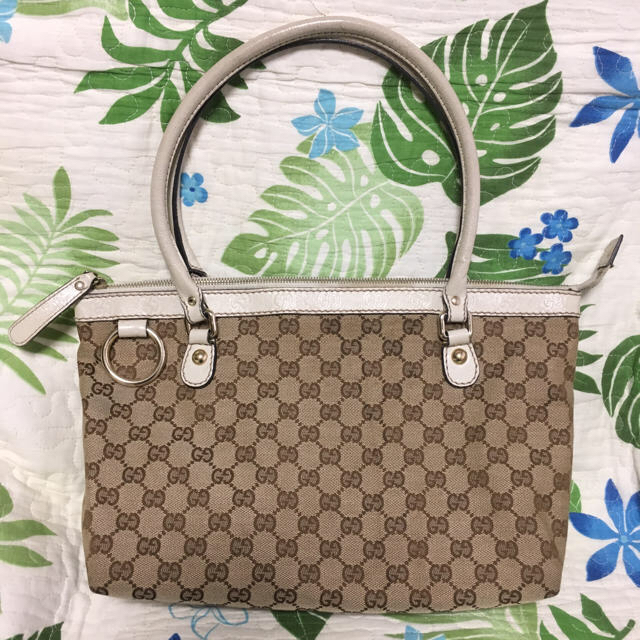 Gucci - お値下げ！お早い方勝ち☆正規品☆GUCCI 可愛いホワイトショルダーバックの通販 by 桜☆プロフ必読ください☆｜グッチならラクマ