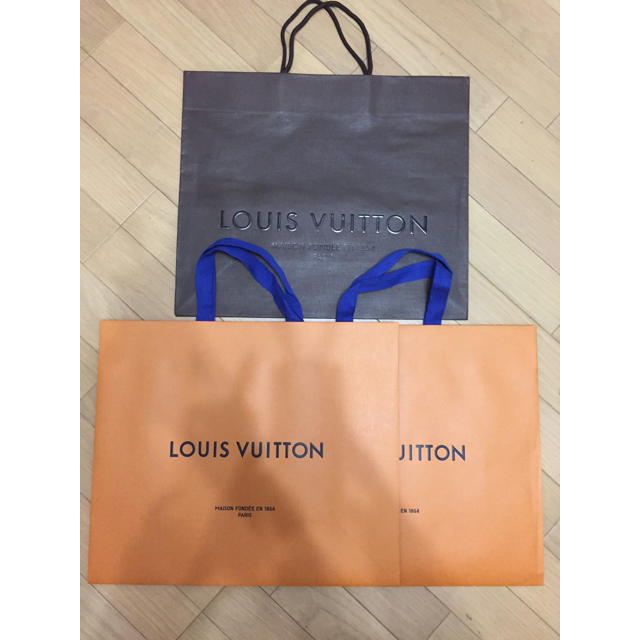 LOUIS VUITTON - ルイヴィトン 紙袋 ショップ袋 大 3枚セットの通販 by pistachico's shop｜ルイヴィトンならラクマ