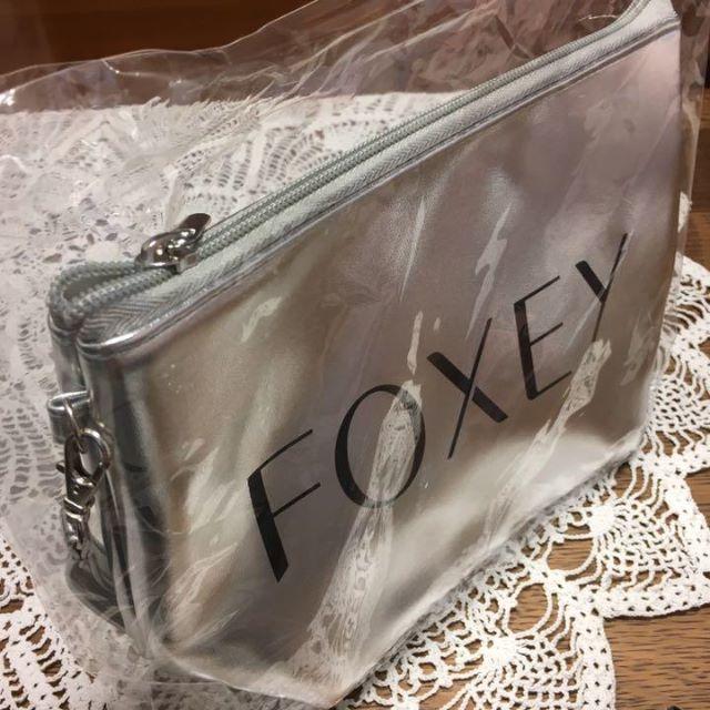 FOXEY(フォクシー)のFOXEY ロゴ　シルバーポーチ　 レディースのファッション小物(ポーチ)の商品写真