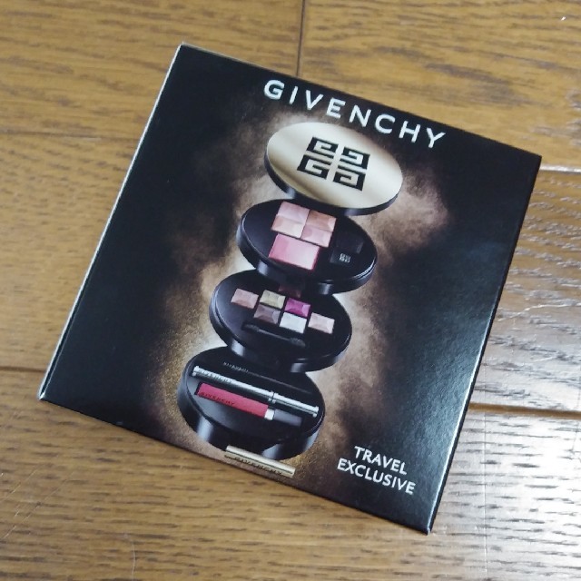 GIVENCHY(ジバンシィ)のGIVENCHY　2018　クリスマスコフレ　完売　ゴールド・グラマー・パレット コスメ/美容のキット/セット(コフレ/メイクアップセット)の商品写真