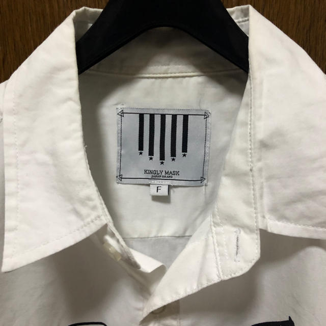 MILKBOY(ミルクボーイ)のKINGLY MASK キングリーマスク  白シャツ メンズのトップス(シャツ)の商品写真