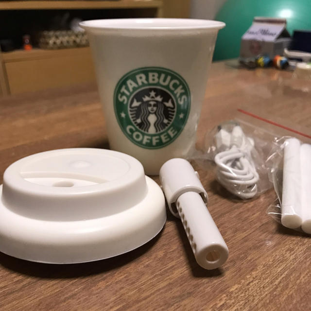 Starbucks Coffee(スターバックスコーヒー)の☆ STARBUCKS スターバックス タンブラー型 USB加湿器 陶器製カップ スマホ/家電/カメラの生活家電(加湿器/除湿機)の商品写真