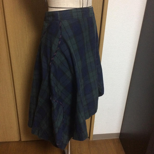 Vivienne Westwood(ヴィヴィアンウエストウッド)のヴィヴィアンウエストウッド☆アシメスカート レディースのスカート(ひざ丈スカート)の商品写真