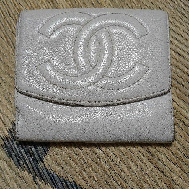 CHANEL - CHANELキャビアスキン折り財布の通販 by うっきぃ's shop｜シャネルならラクマ