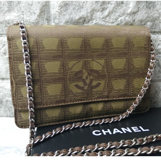 CHANEL - ★値下げ！★シャネル　ニュートラベルライン　チェーンウォレット　カーキの通販 by ブランド's shop｜シャネルならラクマ