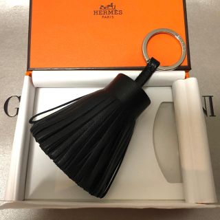 エルメス(Hermes)の【新品】エルメス カルメン ブラック ラムスキン【送料無料】(キーホルダー)