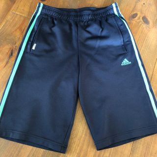 アディダス(adidas)のハーフパンツ(ハーフパンツ)