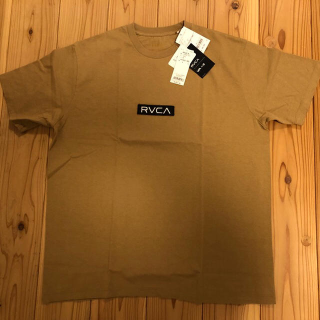 RVCA(ルーカ)のRVCA パッチロゴT ベージュ  Sサイズ メンズのトップス(Tシャツ/カットソー(半袖/袖なし))の商品写真