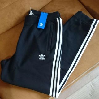 アディダス(adidas)のadidas トラックパンツ(ジャージ)