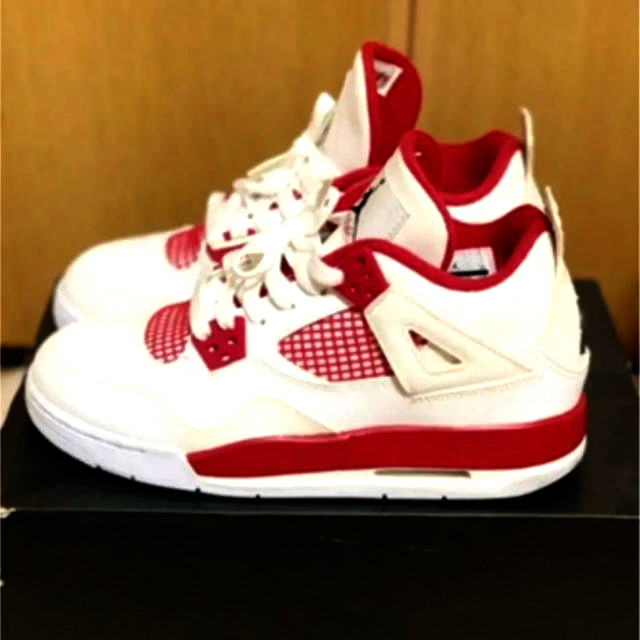 NIKE(ナイキ)の送料込⭕️美品レアサイズ23.5cm NIKE AIR JORDAN4 RED レディースの靴/シューズ(スニーカー)の商品写真