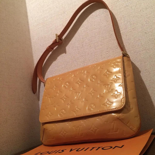 キットソン バッグ 激安 通販 | LOUIS VUITTON - セール！綺麗なデザイン！美品！ルイ ヴィトン ヴェルニ ショルダーバッグの通販 by 値引OK@ゆづアイス's shop｜ルイヴィトンならラクマ