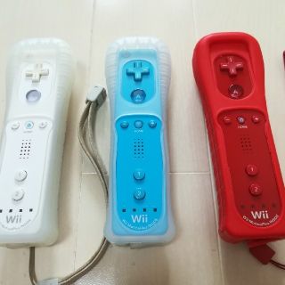 ウィー(Wii)のWii / Wii U用リモコンプラス 白/青/赤 3ヶ(その他)