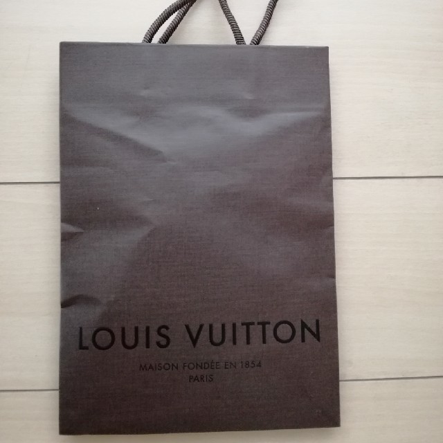 LOUIS VUITTON - ルイヴィトン　紙袋　ショップ袋の通販 by putty 's shop｜ルイヴィトンならラクマ