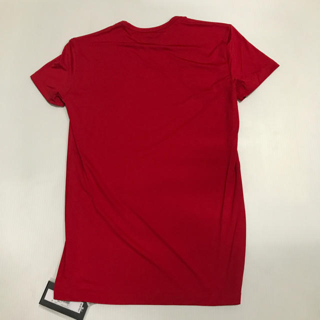 Emporio Armani(エンポリオアルマーニ)の未使用品 アルマーニ メンズTシャツ サイズS レッド メンズのトップス(Tシャツ/カットソー(半袖/袖なし))の商品写真